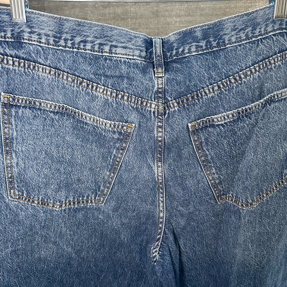Universal Thread Blue Relaxed Jeans - Picture 6 of 6